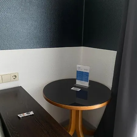 T24 - Ihr Mit Charakter