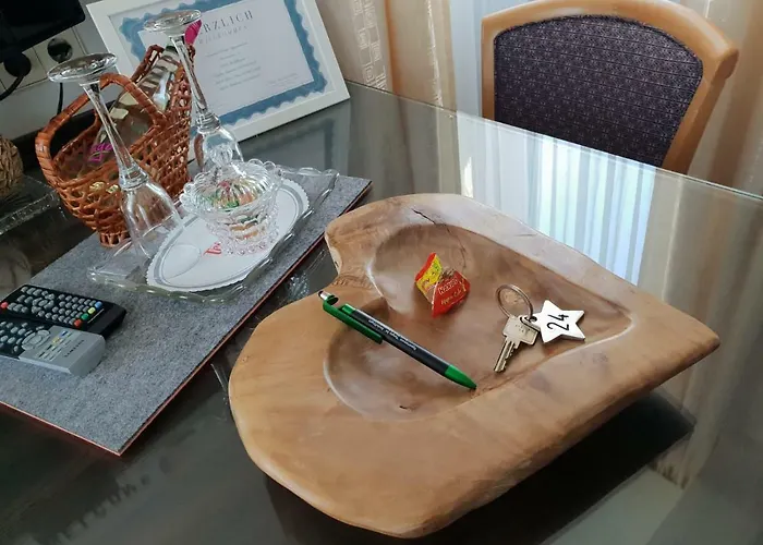 T24 - Ihr Mit Charakter * ジンデルフィンゲン